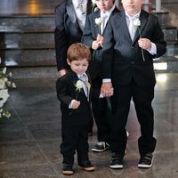 Nicolas descobrindo a flor 