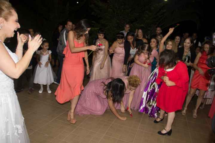 Fiquei horrivel nessa foto, mas tive que postar pq ficou muito engraçado as meninas se jogando no ch