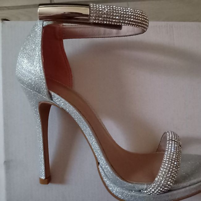 Qual a cor do sapato da noiva? 1