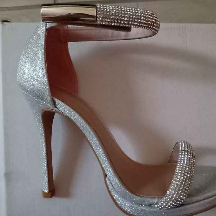 Qual a cor do sapato da noiva? - 1