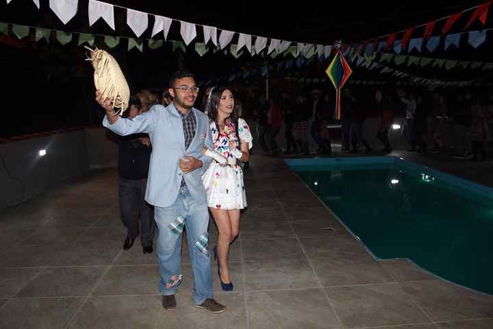 Dança da quadrilha após o casamento na roça