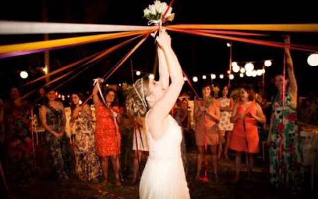 Jogar o bouquet ou bouquet com fitas??!😍 - 5