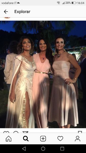 o vestido da Juliana paz no casamento da Isis Valverde era o que eu queria usar na minha festa. Kkkk