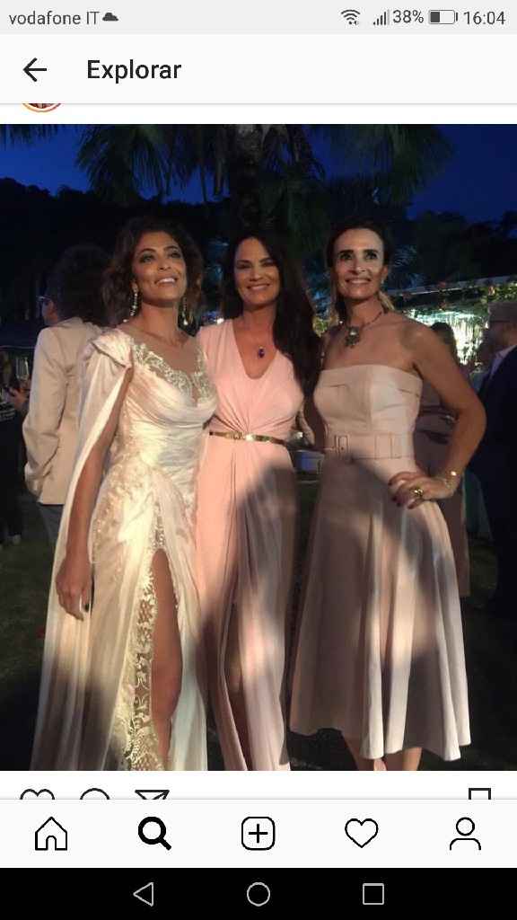 o vestido da Juliana paz no casamento da Isis Valverde era o que eu queria usar na minha festa. Kkkk
