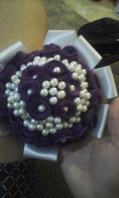 Quase pronto meu buque de pérolas e rosas de feltro - 2