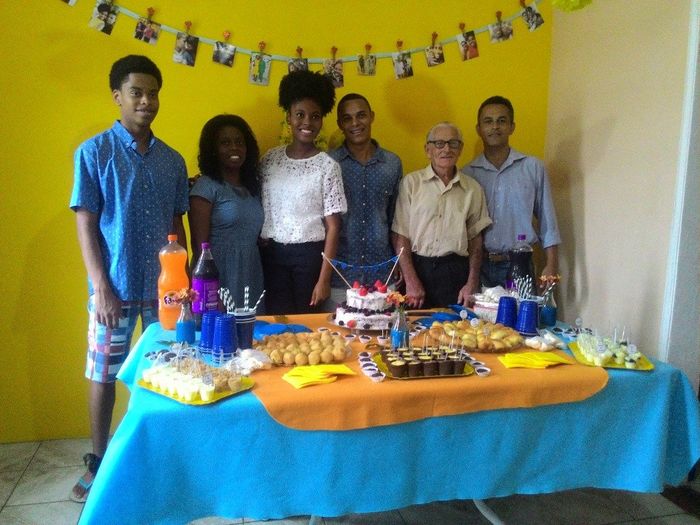 Minha família. Irmão, mãe, avô e pai