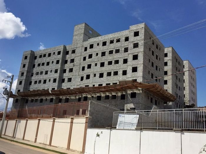 Em construção