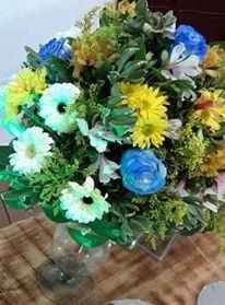 arranjo azul e amarelo