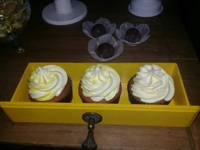 Os doces foram feitos por uma tia, e eu mesma que comprei essas forminhas lindas!