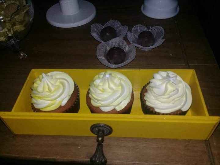 Os doces foram feitos por uma tia, e eu mesma que comprei essas forminhas lindas!