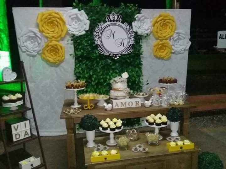 Os Cupcakes foram uma idéia de ultima hora, executados pela sogrinha...