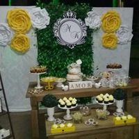 Os Cupcakes foram uma idéia de ultima hora, executados pela sogrinha...
