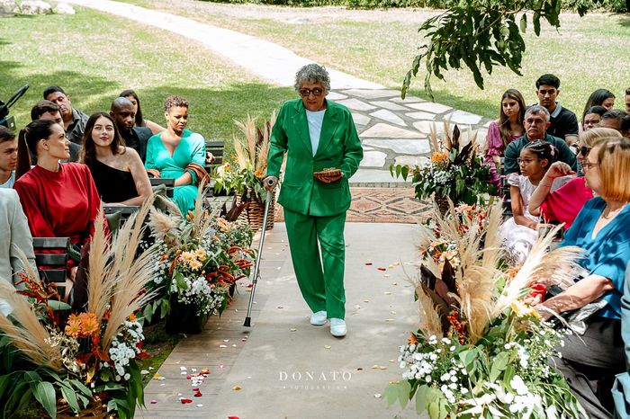 pessoa adulta como Florista/porta Aliança? 3