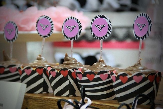 Chá de lingerie rosa e zebra!