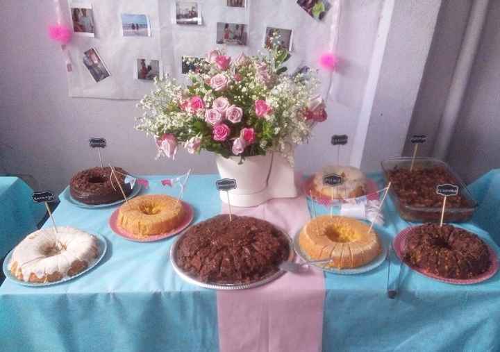 mesa de bolos e torta