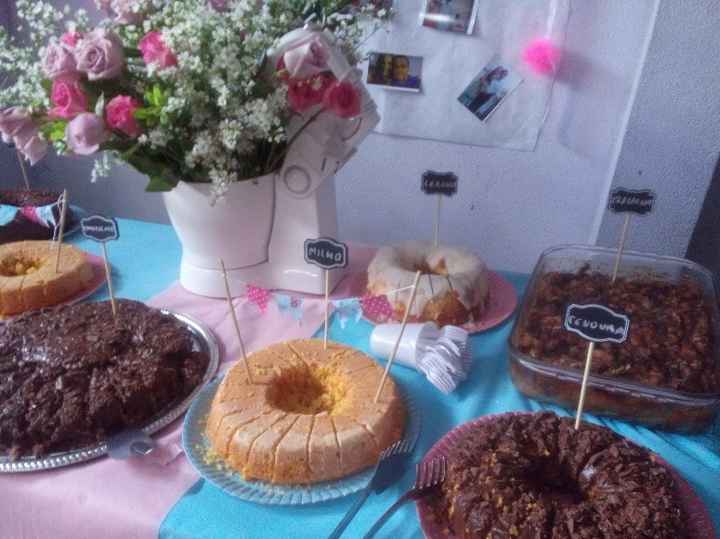 mesa de bolos e torta