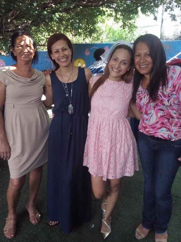 Vovó, minha mãe, eu e minha tia ?
