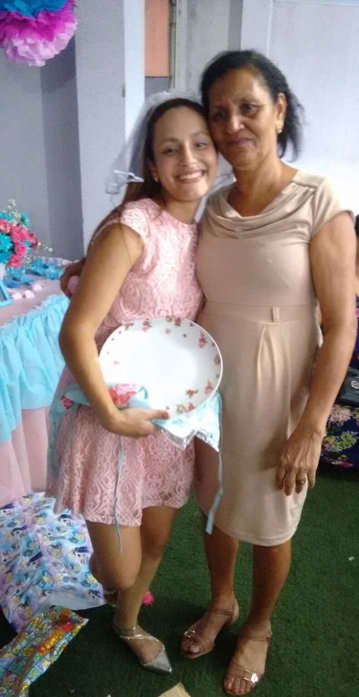 Minha vovó emocionada na entrega de presentes  ??