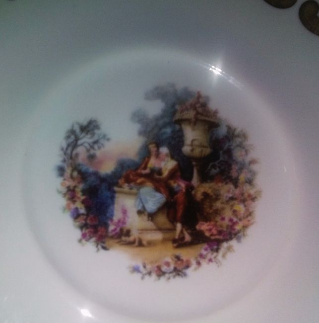 Detalhes do jogo de xícaras com cenas galantes??