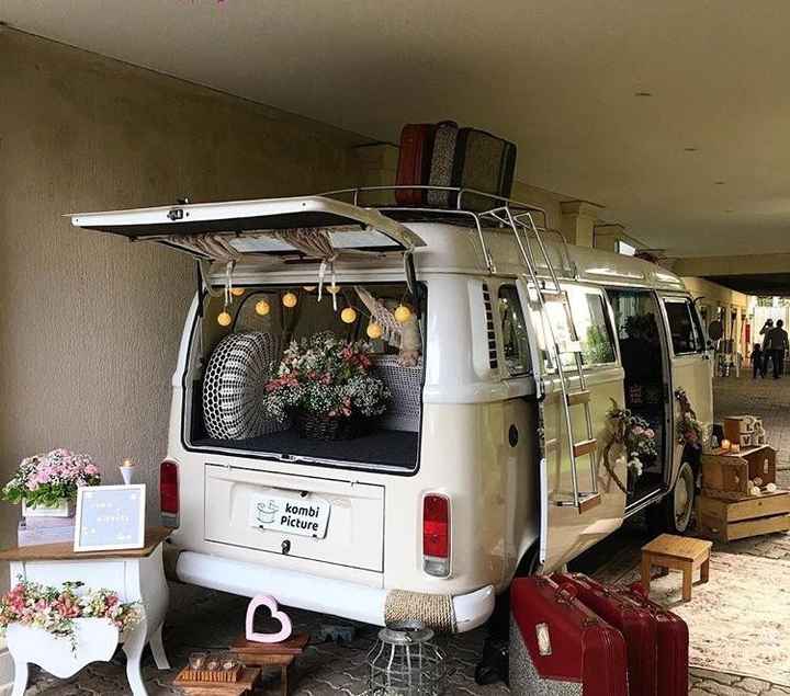 Tem várias decorações maravilhosas