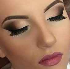 3- Olhos e boca marcantes