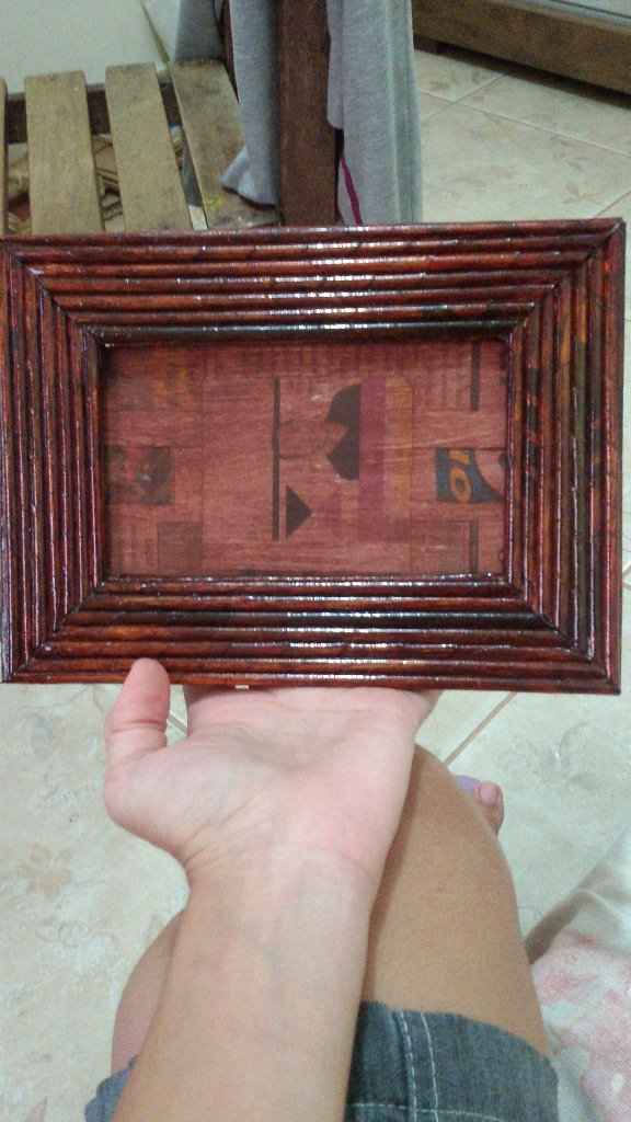 Pintado e envernizado