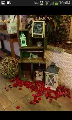 decoração feita com caixotes de feira.