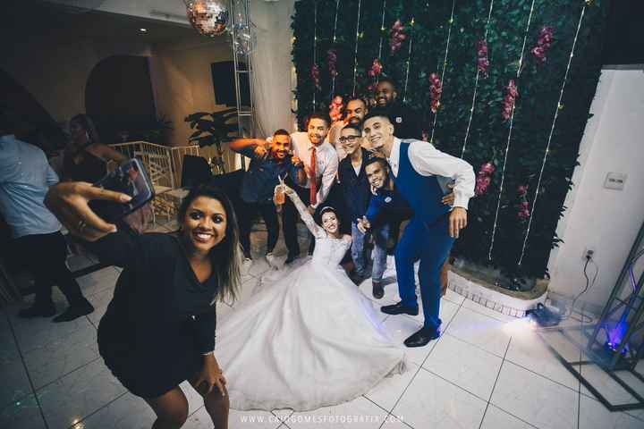 Até o chão mesmo ... kkk currtimos muito!