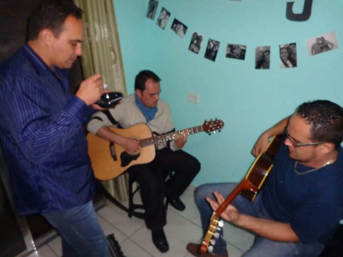 Alguns amigos tocando
