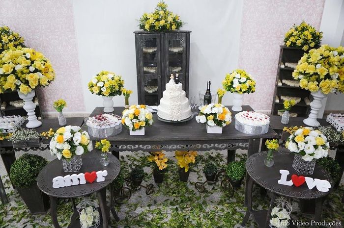 Uma das mesas de bolo