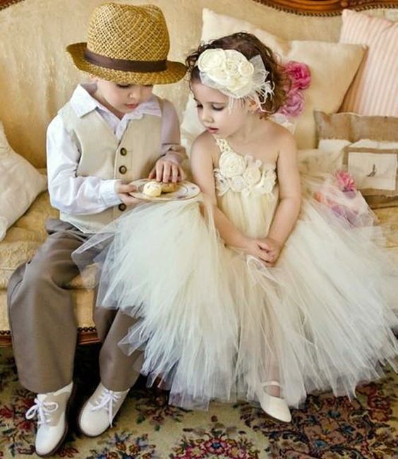 daminha com vestido de tule