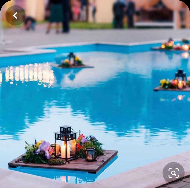 Decoração da piscina no espaço da festa 7