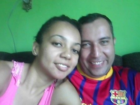 Em casa, descansando.