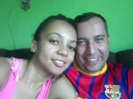 Em casa, descansando.