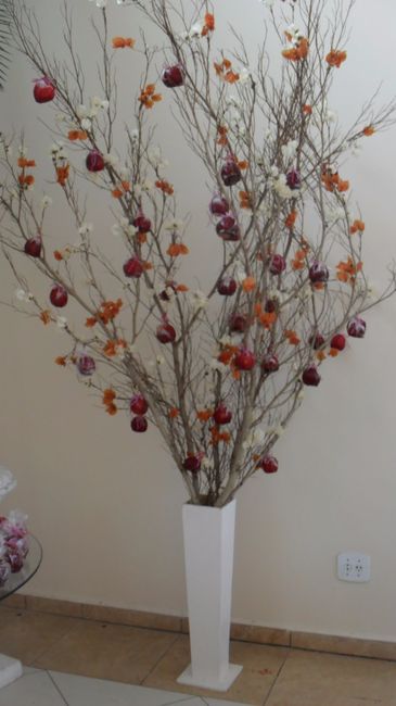 2 - Maçã do amor tradicional, pra pendurar na árvore de galhos secos (outra metade)