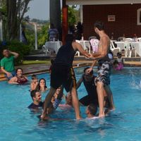 E o povo aproveitou bem o dia de sol na piscina rs
