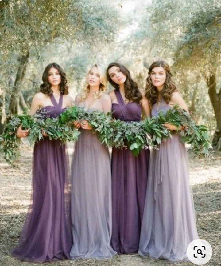 Meninas, vocês preferem escolher a cor dos vestidos das madrinhas, ou deixarem como elas preferirem?
