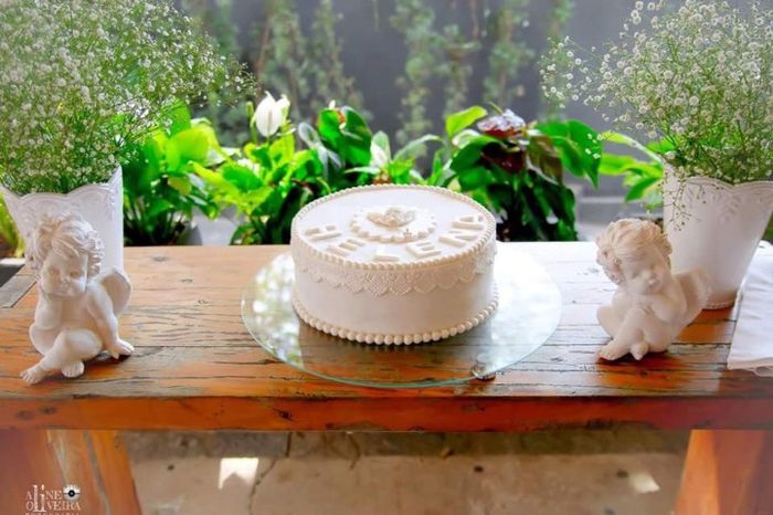 bolo de batizado de amêndoas coberto com pasta americana