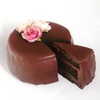 bolo de aniversario fudge de chocolate belga