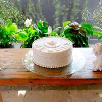 bolo de batizado de amêndoas coberto com pasta americana