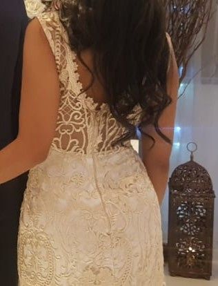 Qual dos dois vestido todo branco ou branco com dourado? - 2