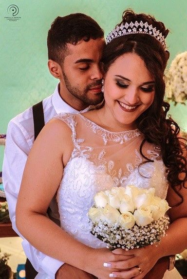 Optei por um esfumado, parece pesado, mas com o olho aberto fica bem harmonioso.