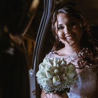 Rosas off-white e Gypsophila (mosquitinho), amei meu buquê.