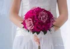 Buque rosa e roxo