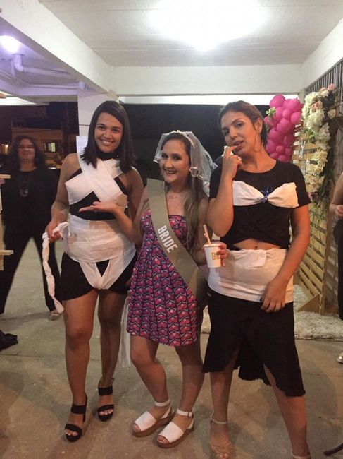 Desafio das lingeries. Fizeram até chicote de papel