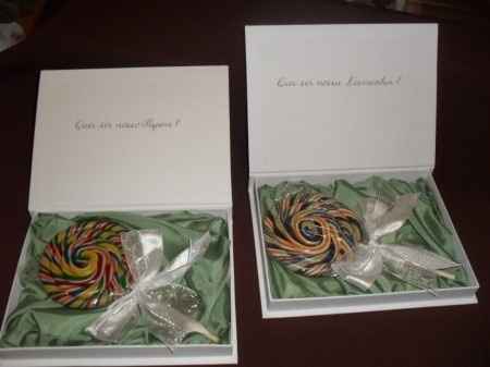 Esse é o convite das daminhas e dos pajens. Vai vir o pirulitão, um livrinho de colorir e lápis de c