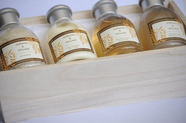 Convite Damas de honra adultas. Um kit com sabonete líquido, hidratante, esfoliante e sal de banho.