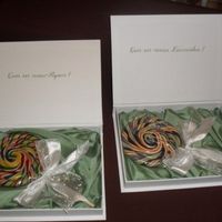 Esse é o convite das daminhas e dos pajens. Vai vir o pirulitão, um livrinho de colorir e lápis de c