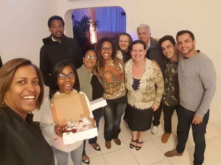 Família e a dona do Buffet