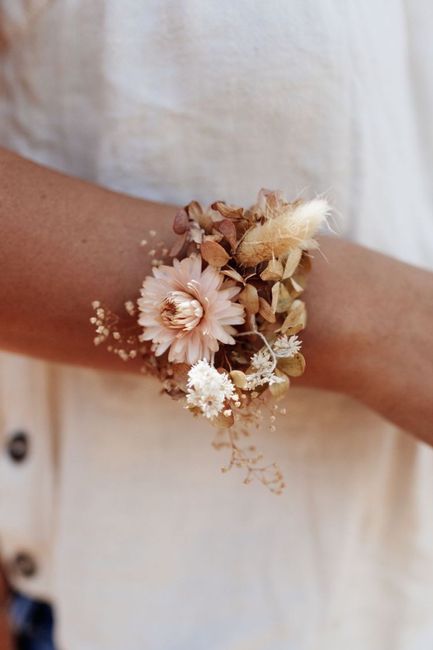 Corsage 4